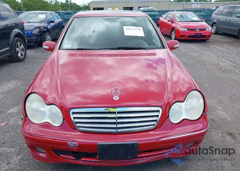 2005 Mercedes-Benz C 240 Luxury 4Matic из США, поврежденный, VIN WDBRF81J45F697008